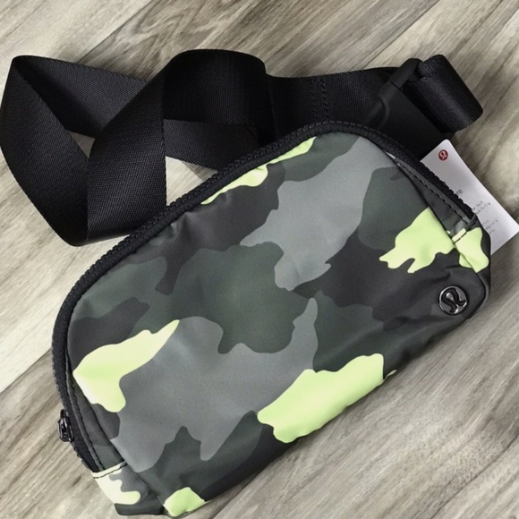 Lululemon Everywhere Belt Bag 1L One Size Camo Neo Mint Black HCNM/BLK 50843. - Picture 1 of 7